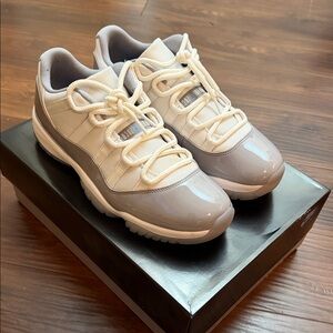 Jordan 11 low cement grey